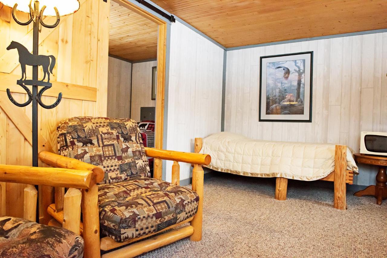 Spur Of The Moment Ranch Hotel Mountain Екстериор снимка