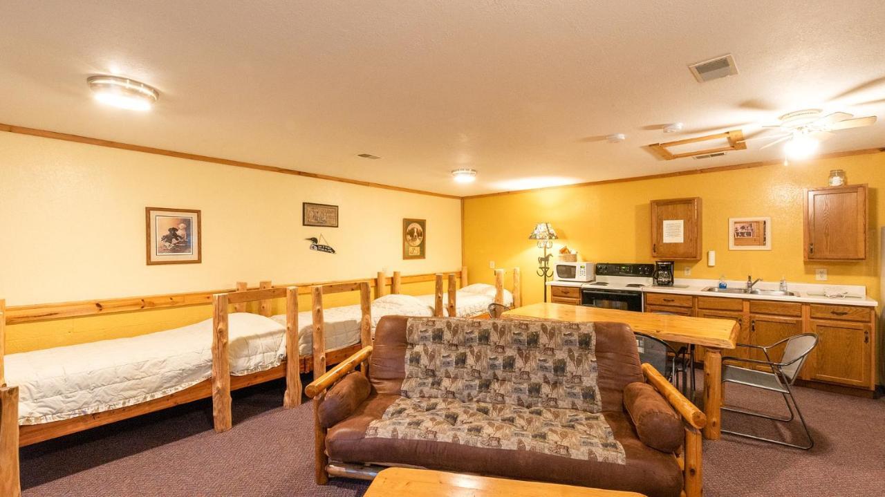 Spur Of The Moment Ranch Hotel Mountain Екстериор снимка