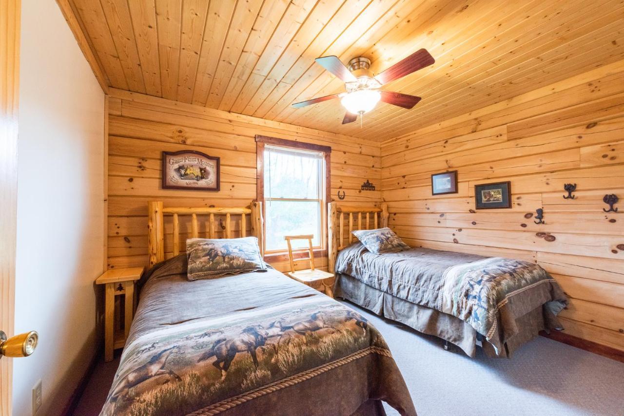 Spur Of The Moment Ranch Hotel Mountain Екстериор снимка